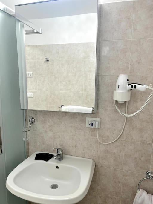 Hotel Virginia Apartaments - Stazione Termini ローマ エクステリア 写真