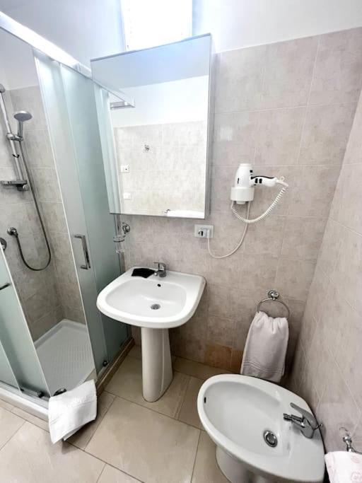 Hotel Virginia Apartaments - Stazione Termini ローマ エクステリア 写真
